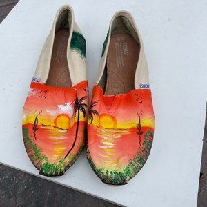 Tom's Hawaiian Print Unisex Slip-on Shoes.